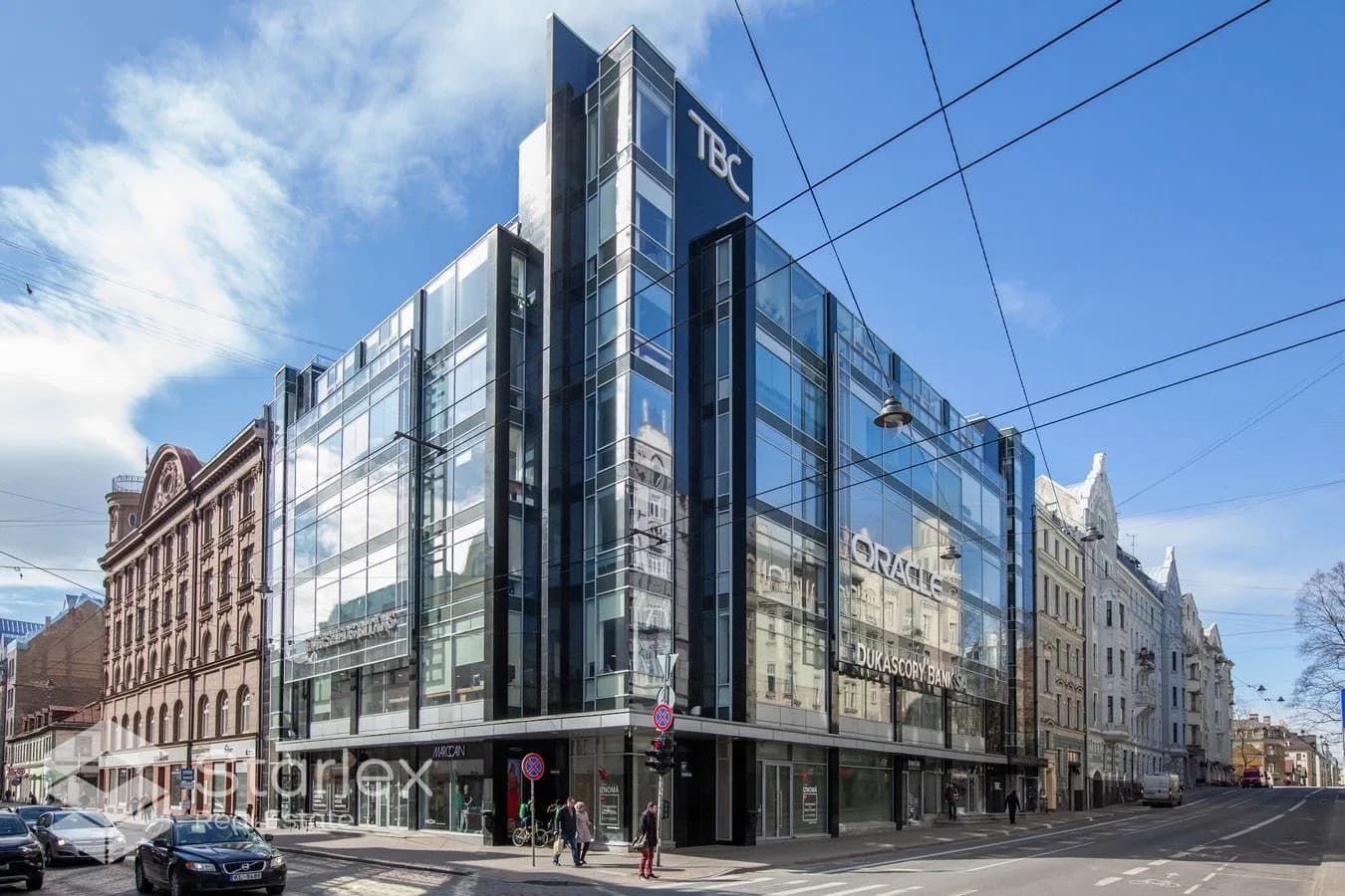 Tirdzniecība telpas mūsdienīgā biznesa centrā