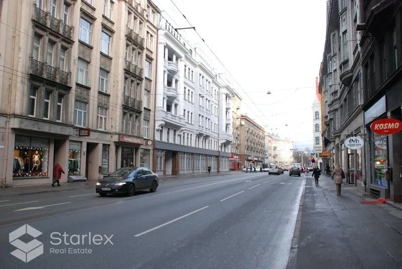 Tirdzniecības telpas Rīgas centrā ar plašiem skatlogiem