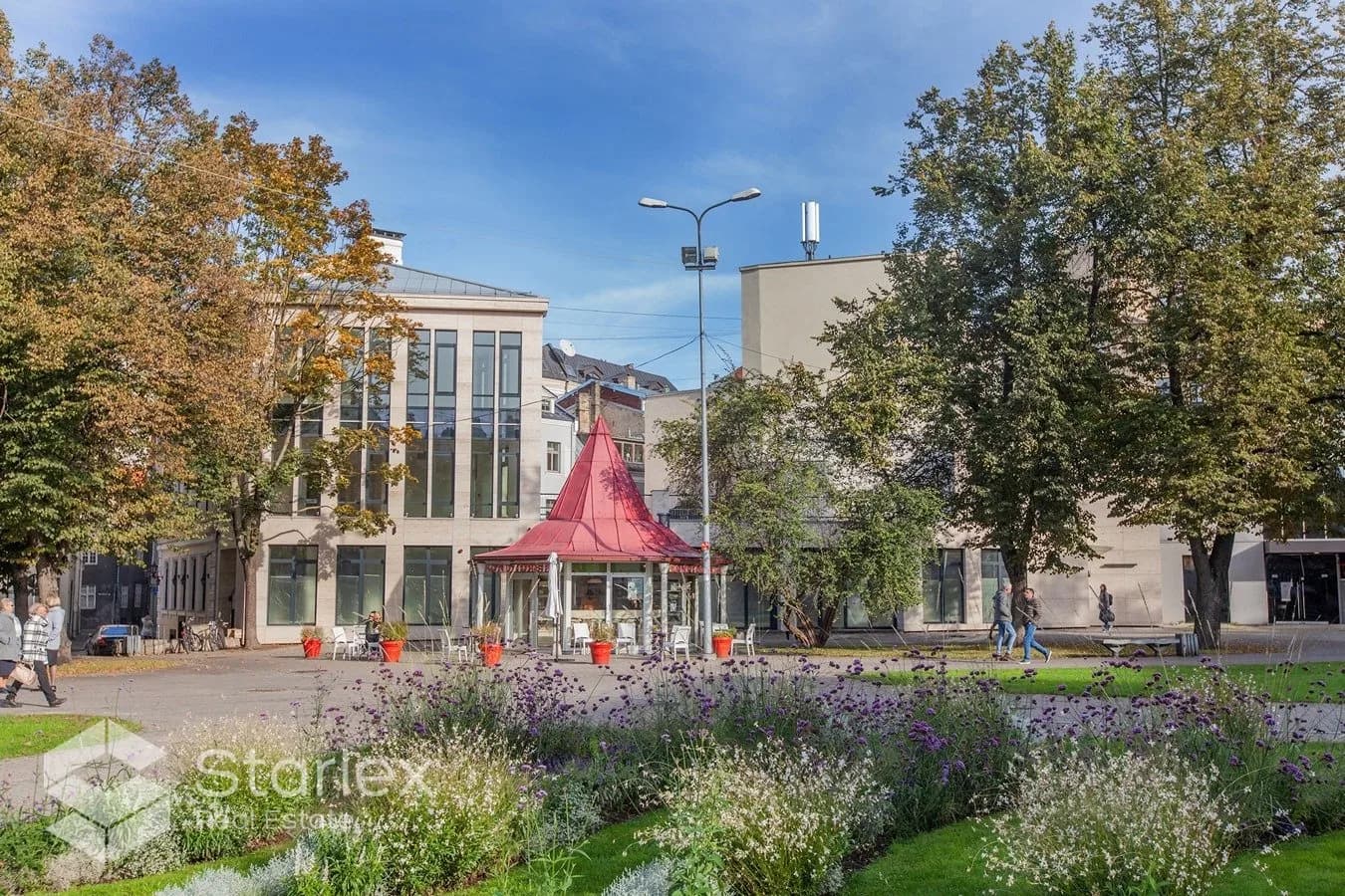 Restorāna telpas pašā Vecrīgas sirdī Līvu laukumā