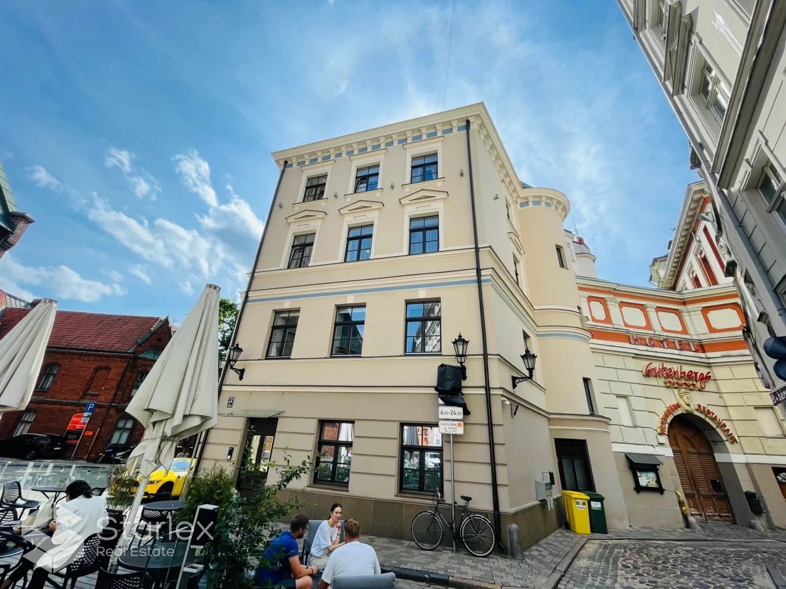 Reprezentablas komerctelpas pie Doma laukuma