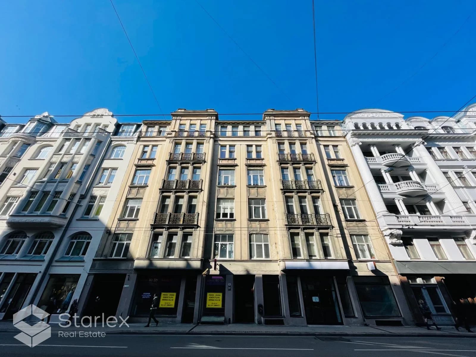 Tirdzniecības telpas Rīgas centrā ar plašiem skatlogiem