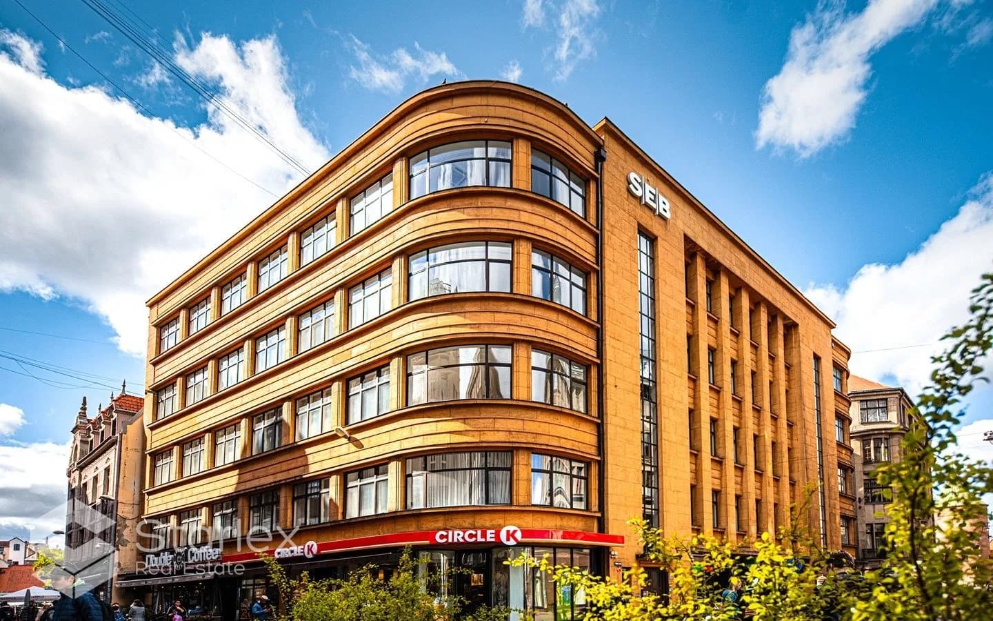 Augsta līmeņa birojs atpazīstamā ēkā Vecrīgā