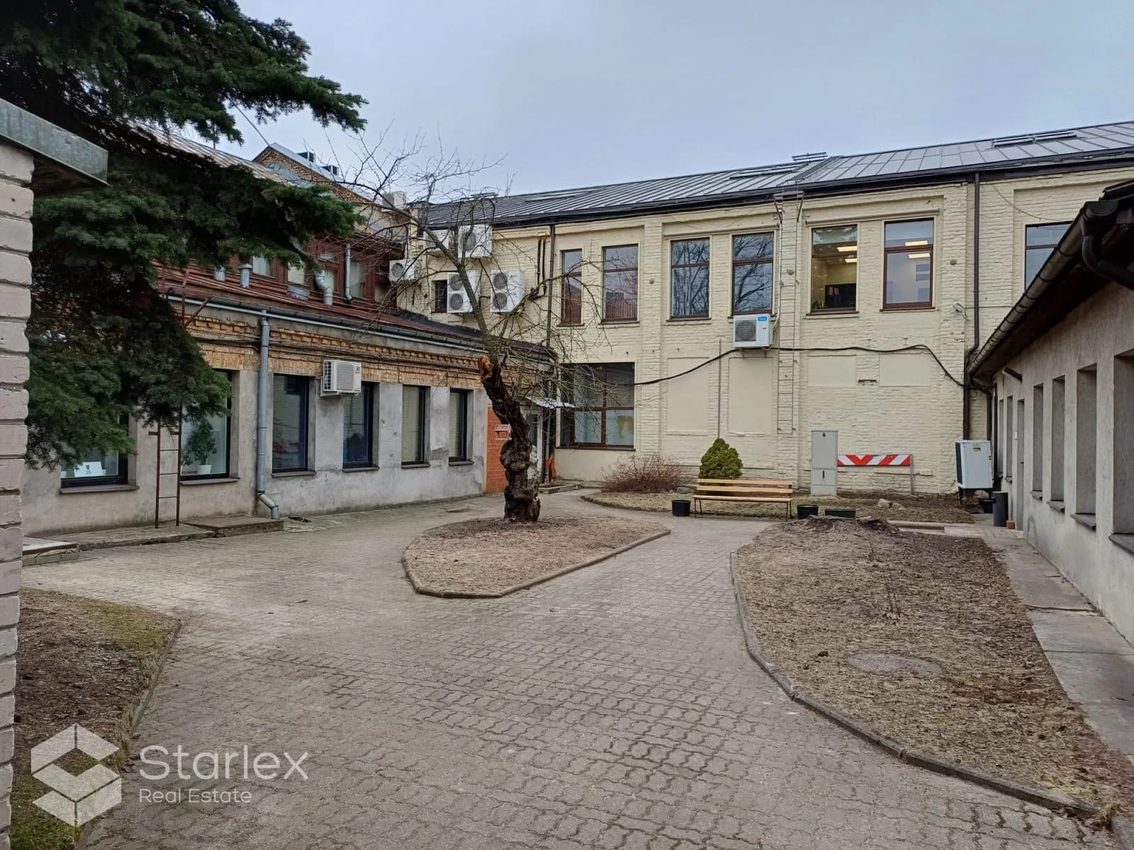 Office, warehouse premises in the vicinity of Vef