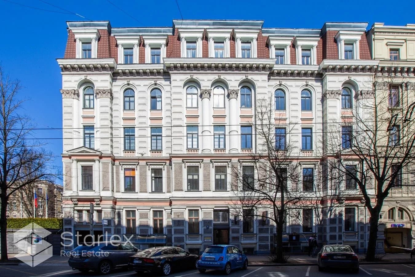 Gaišas biroja telpas Rīgas centrā pie Elizabetes/Antonijas ielu krustojuma