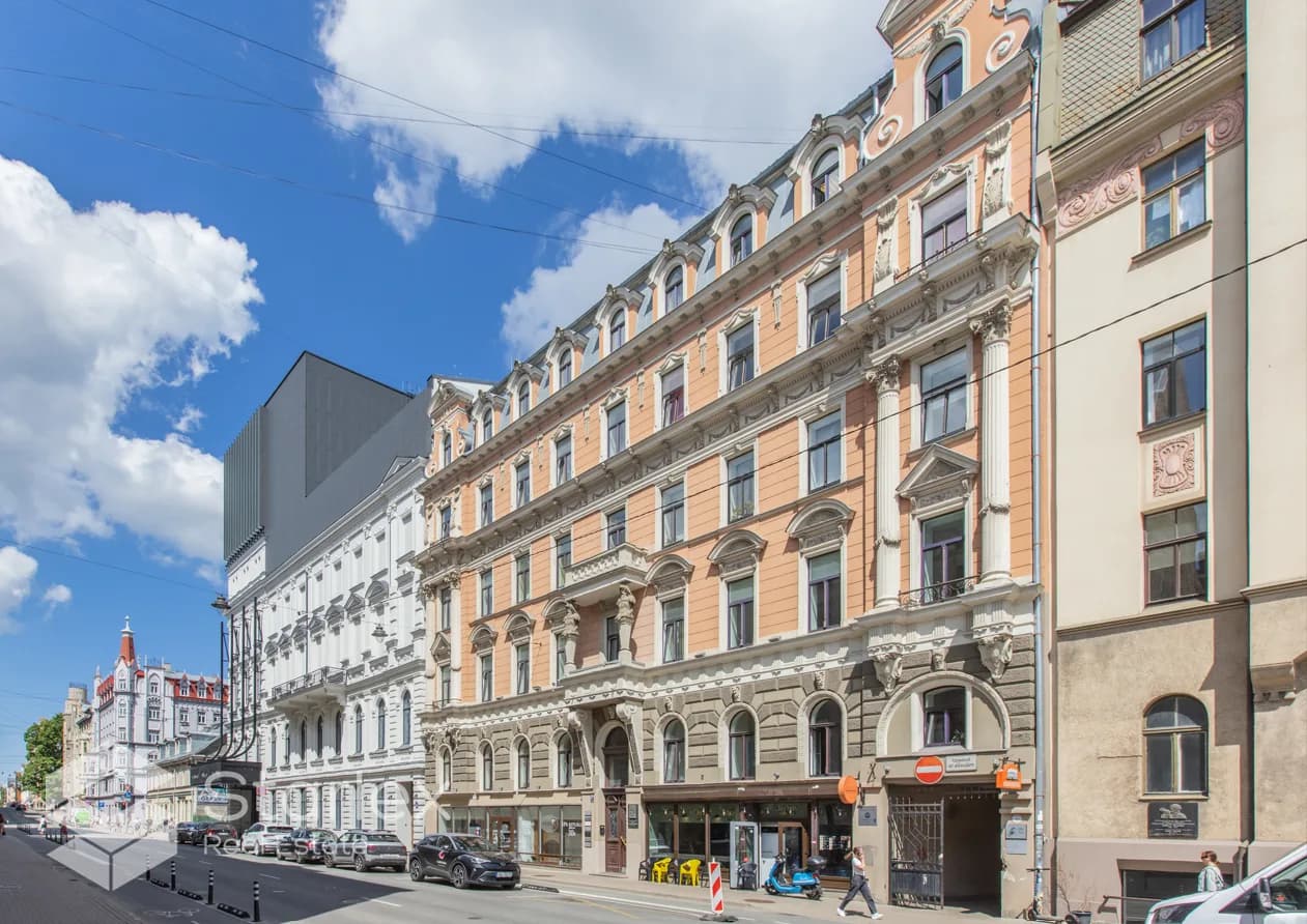 Светлый офис в центре Риги, недалеко от станции метро JRT.