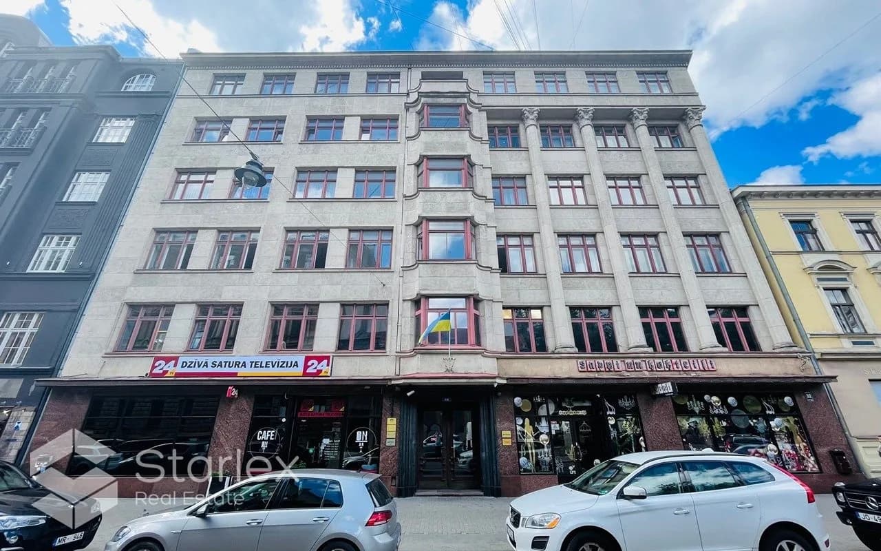For rent 5-room apartment with a terrace and balcony in the very center of Riga