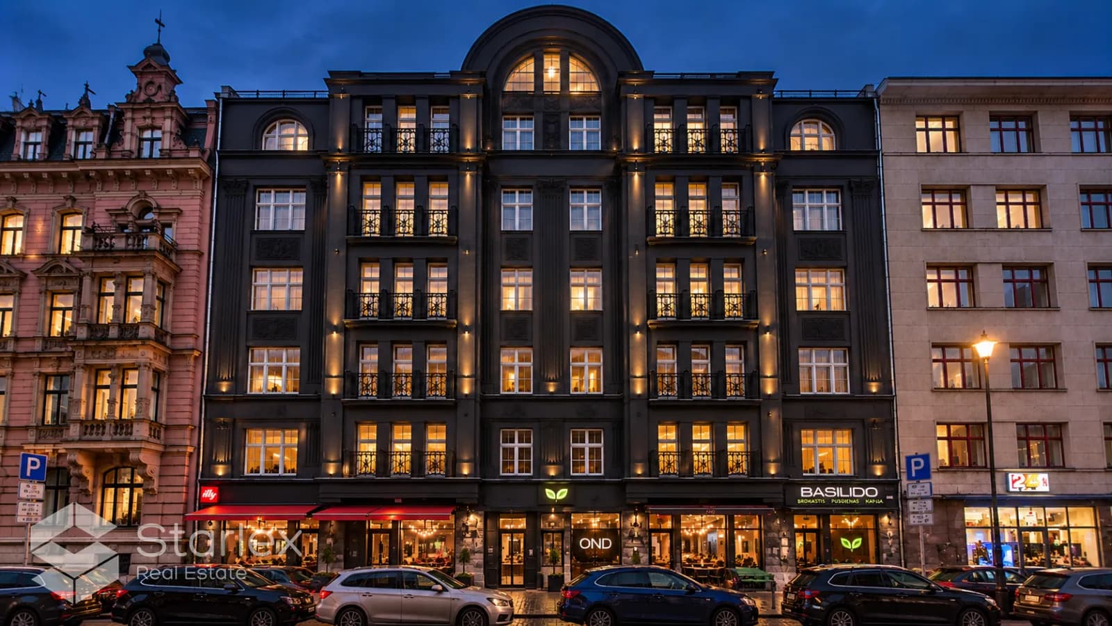 Elegants birojs ar augstiem griestiem