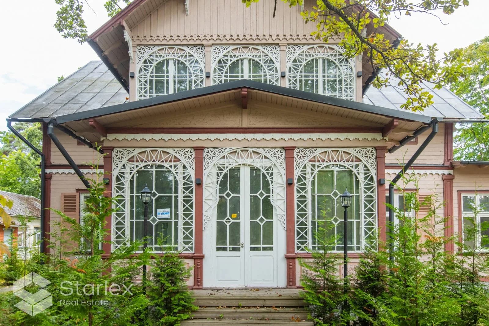 31.7 m2 in a historic wooden building in Asari – by the sea