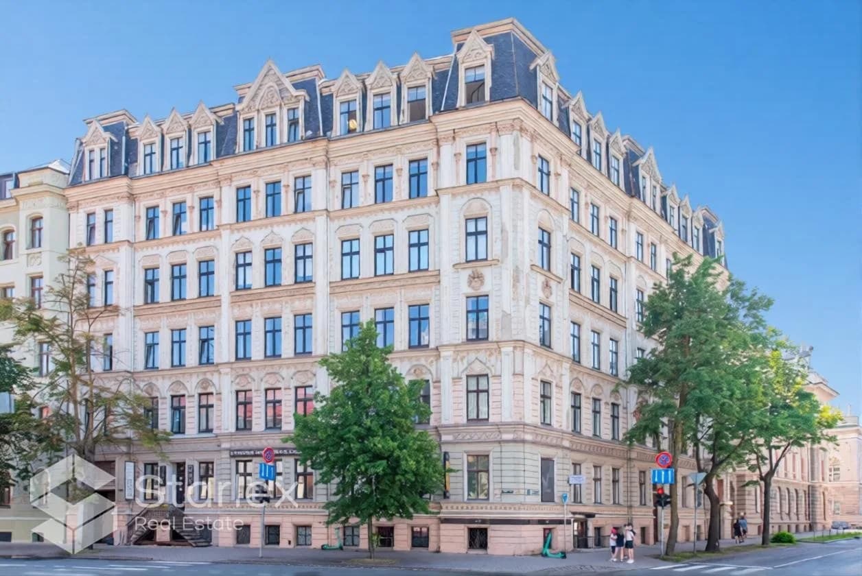 Birojs ar izlietnēm prestižā jūgendstila ēkā Rīgas centrā