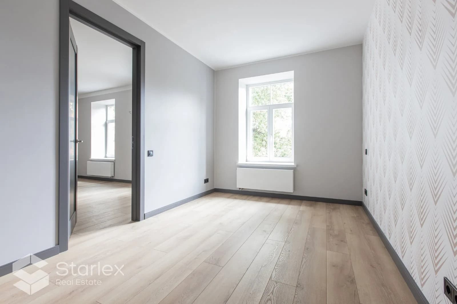 Apartment with terrace in a completely renovated house