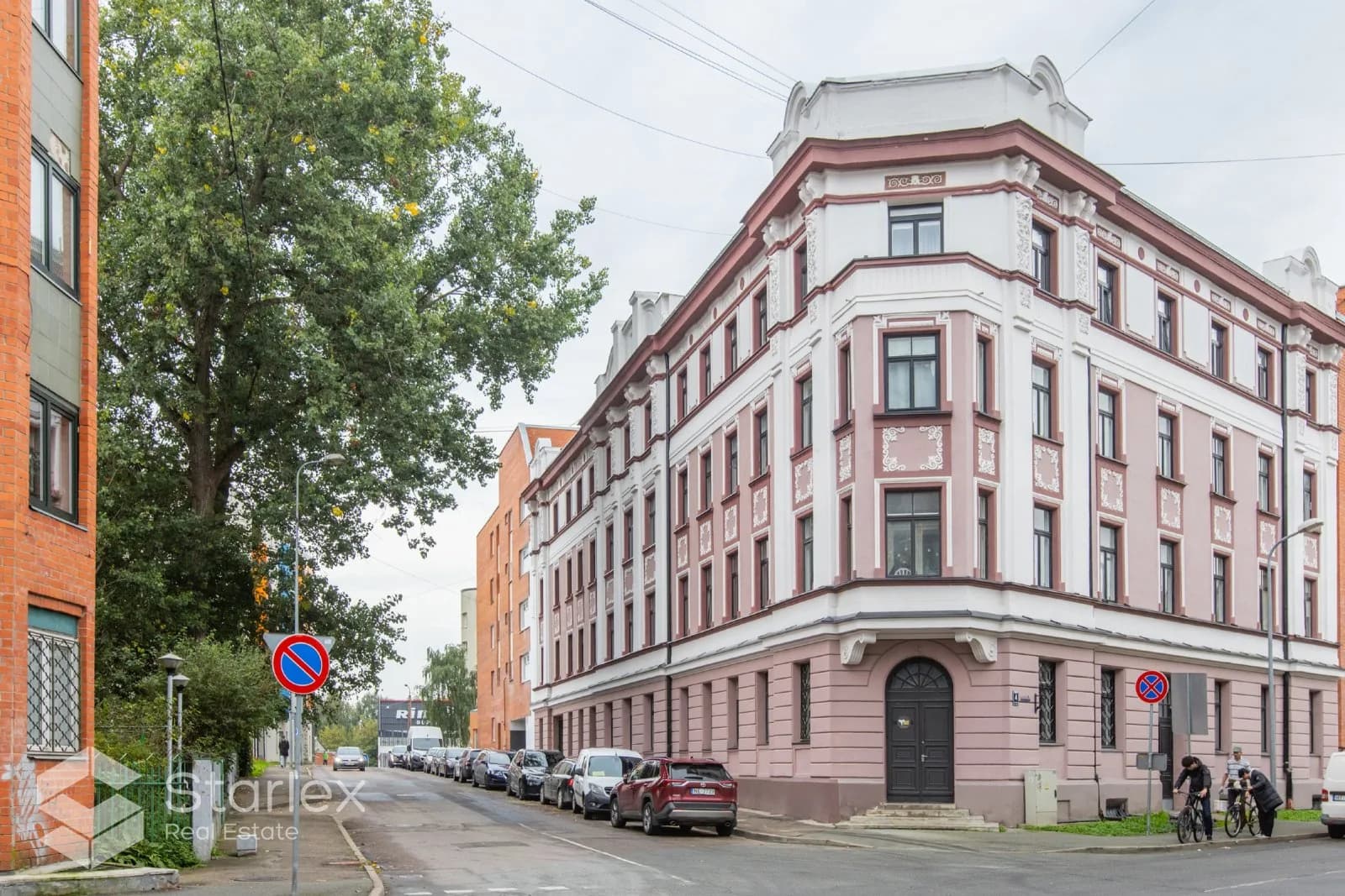 Apartment in a completely renovated house