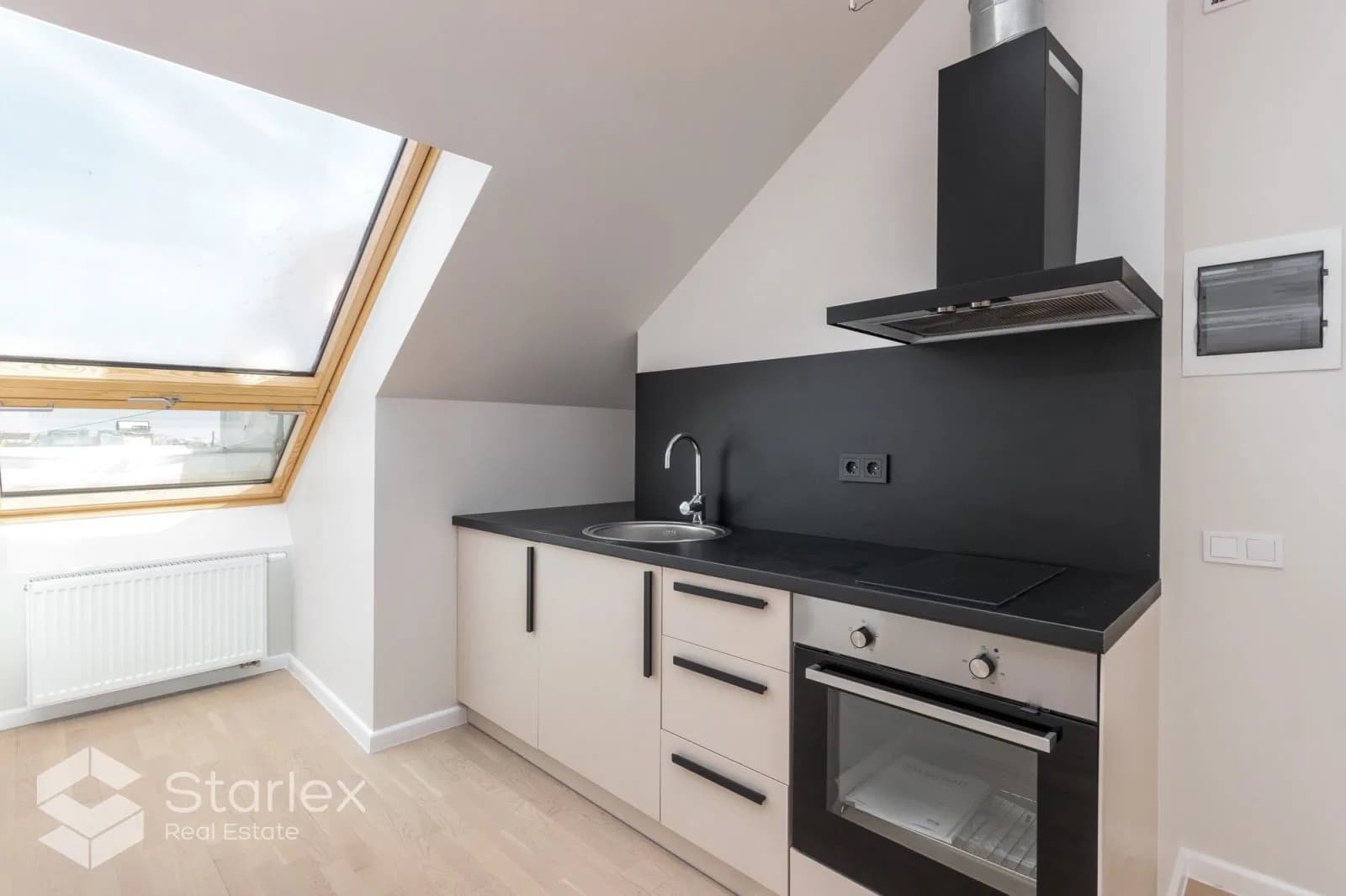Attic 3-room apartment with panoramic windows and a view of Ziedoņdārza in a completely renovated historical building.