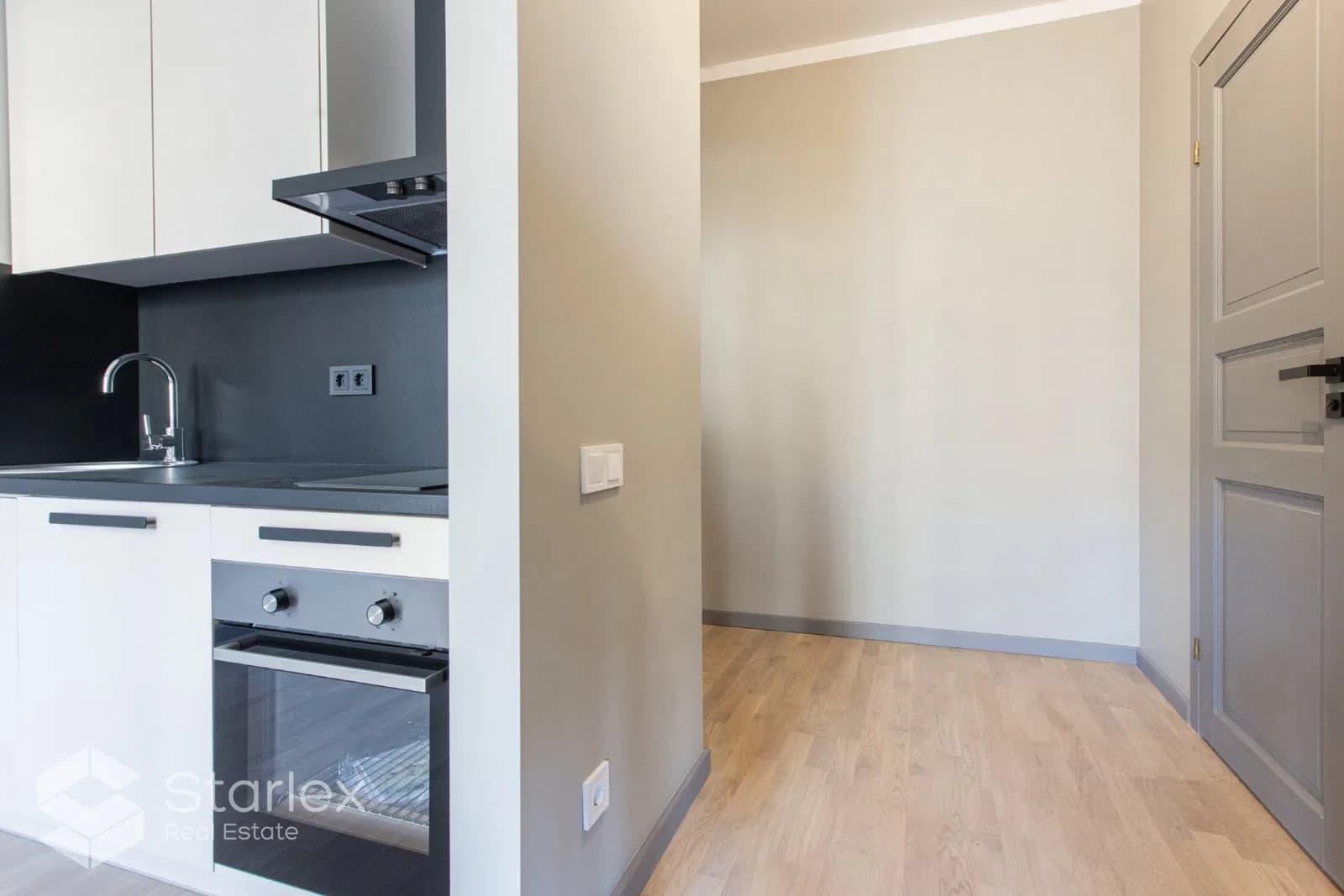 Bright apartment in a renovated building near Ziedoņdārz (6th floor, elevator, fully furnished) apartment in the center of Riga