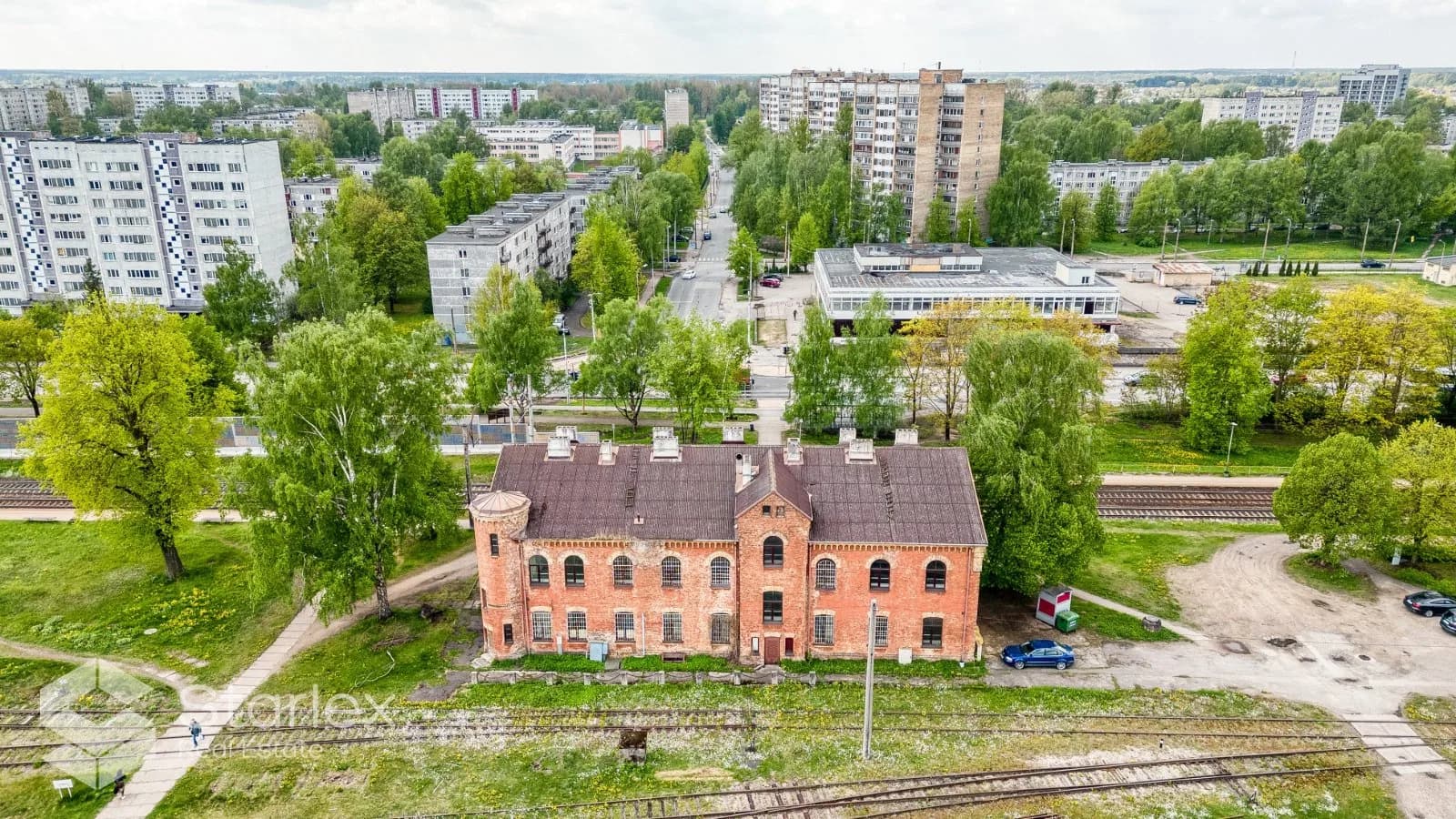 Служебное здание на улице Локомотив 71.