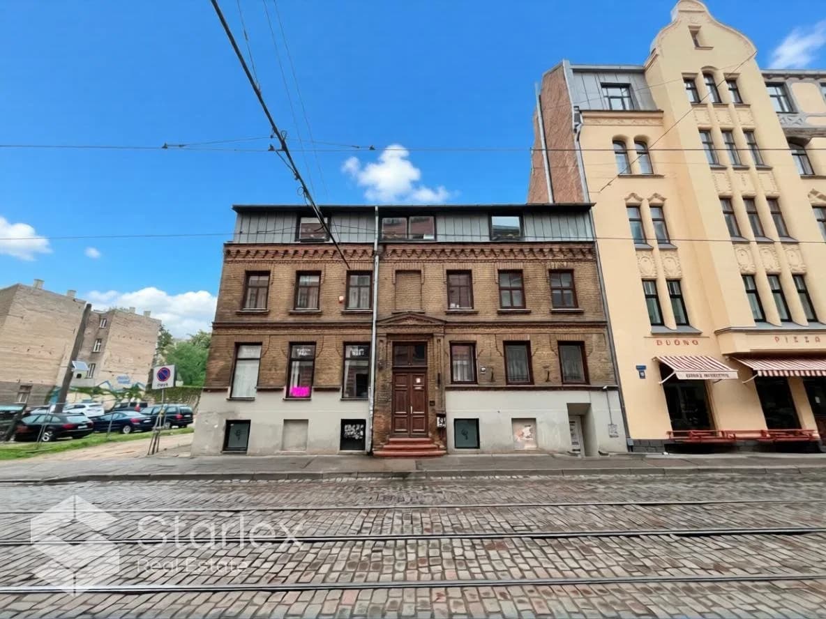 Tirdzniecības telpas Miera ielas sākumā