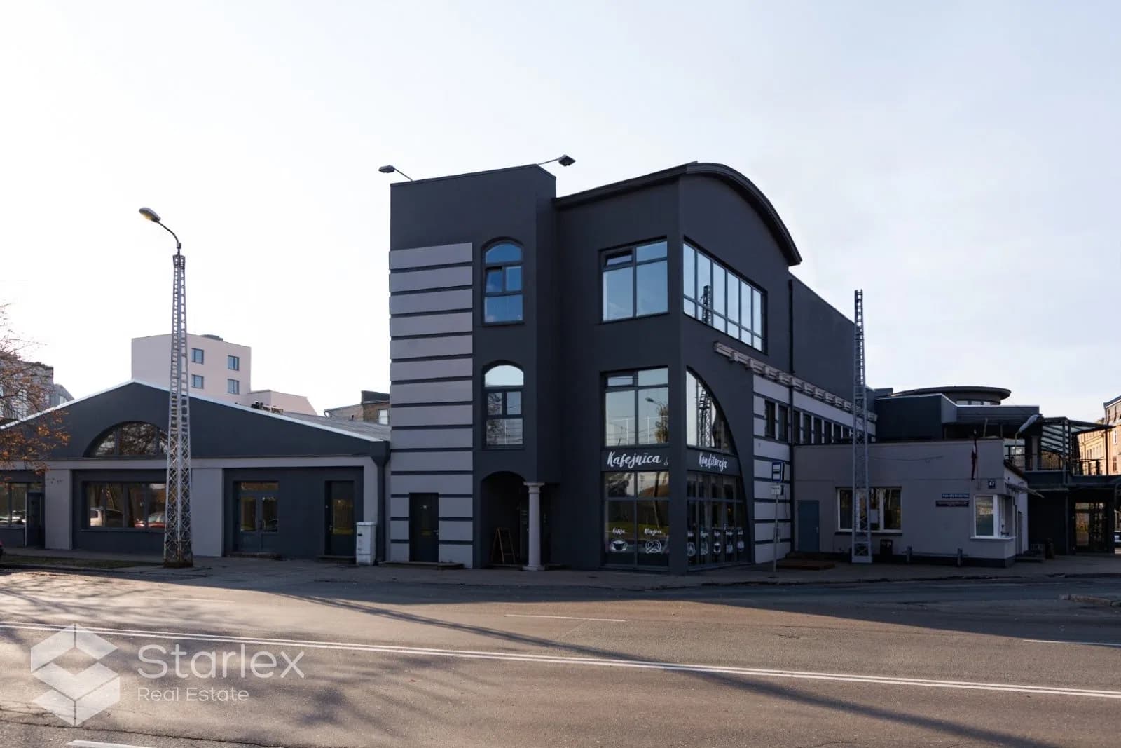 Skaistumkopšanas sfērai piemērotas telpas renovētā biroju projektā ''Hanzas vārti''